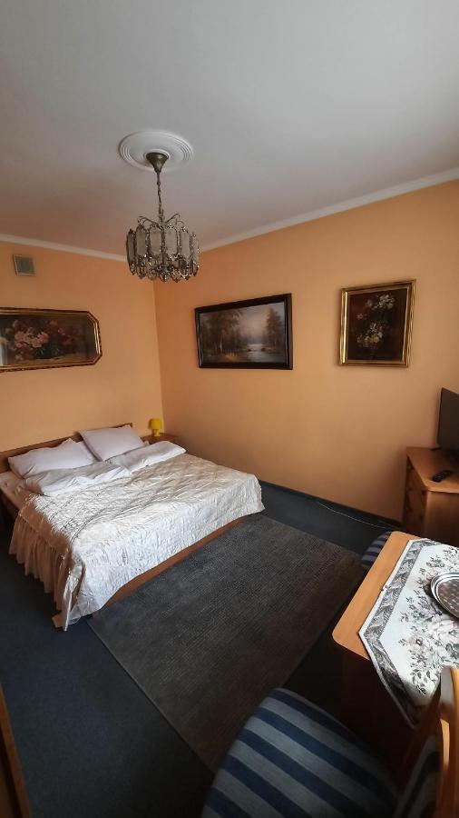 Hotelowe Pokoje J.Bukowiecka Tuszyn Extérieur photo
