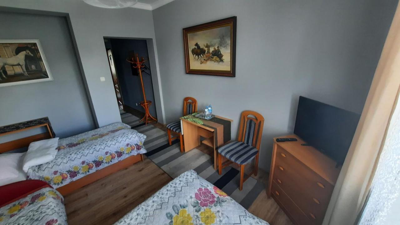 Hotelowe Pokoje J.Bukowiecka Tuszyn Extérieur photo