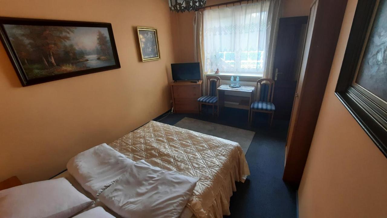 Hotelowe Pokoje J.Bukowiecka Tuszyn Extérieur photo